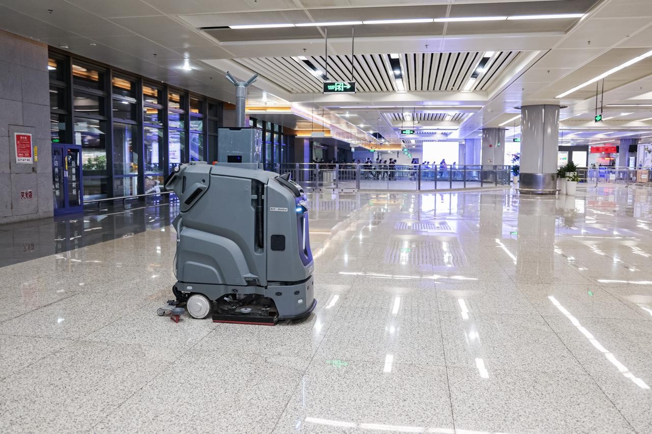 Automatic floor scrubber: improve cleaning efficiency in large spaces